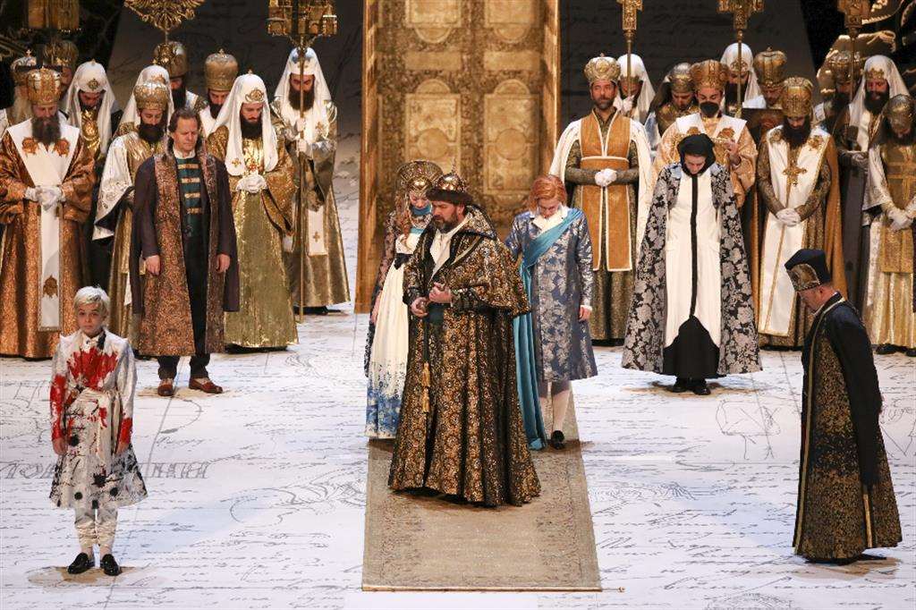 Una scena di “Boris Godunov” che il 7 dicembre aprirà la stagione al teatro alla Scala
