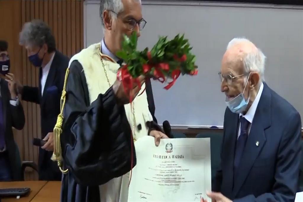 Un'immagine del conferimento della laurea triennale a Giuseppe Paternò, due anni fa. Ora ha conseguito la magistrale
