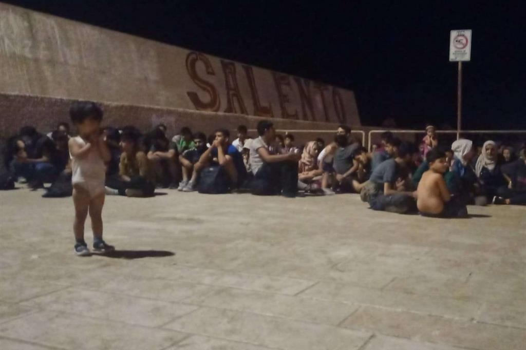 Sbarco a Torrevado nel Salento: arrivati quasi 100 migranti