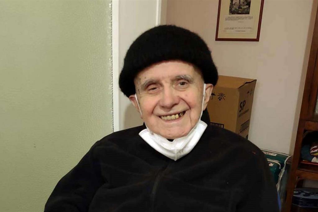Don Silvio Anelli, il sacerdote piacentino che ha compiuto 100 anni lo scorso 27 dicembre