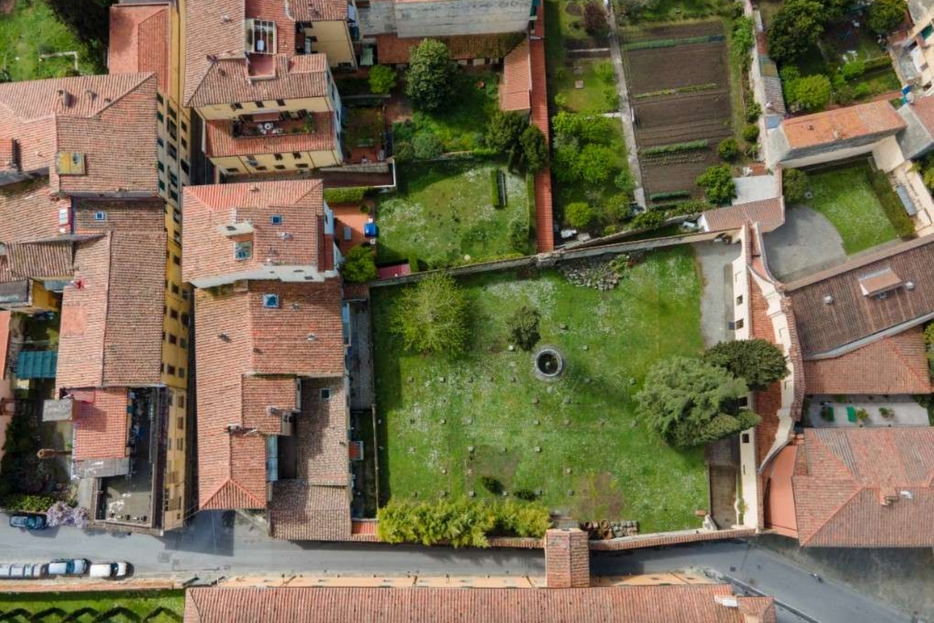 Il palazzo arcivescovile di Pisa, veduta aerea del giardino sud (ex-limonaia)