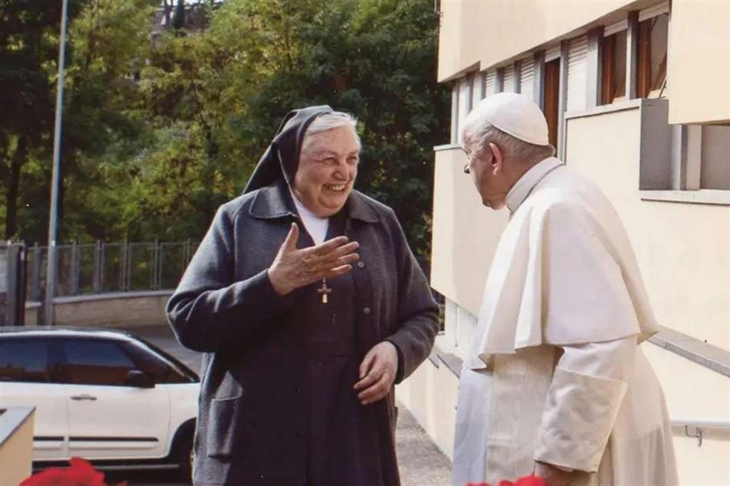 Papa Francesco con suor Reungoat