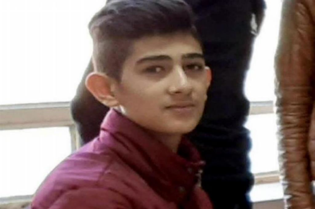 Iran, 17enne ucciso dalla polizia. Tajani: «Fermate le esecuzioni»