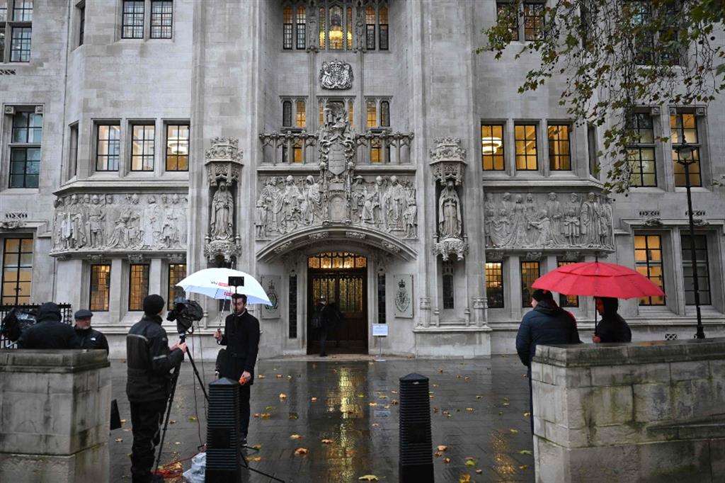 L'attesa della stampa davanti alla Corte Suprema a Fleet Street a Londra