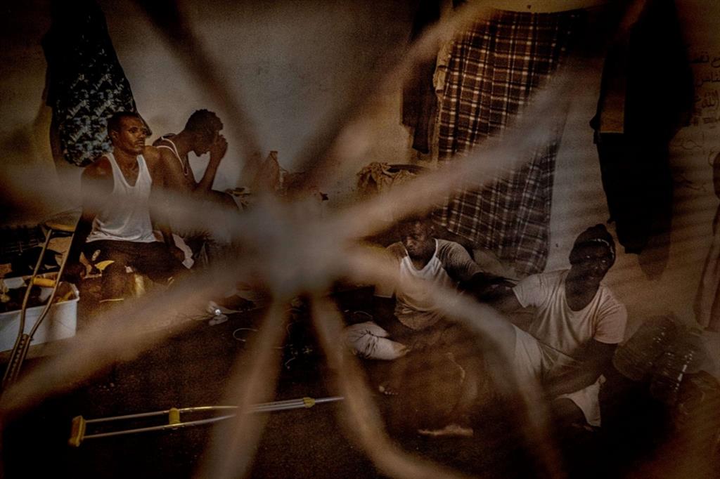 Orrore nei campi di prigionia. A cinque anni dal memorandum: stupri e torture