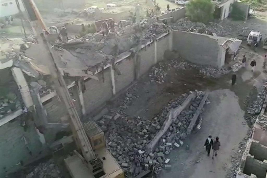 Quel che resta del carcere colpito in Yemen