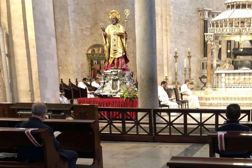Furto nella Basilica: rubato l'anello di san Nicola. Satriano al ladro: ravvediti