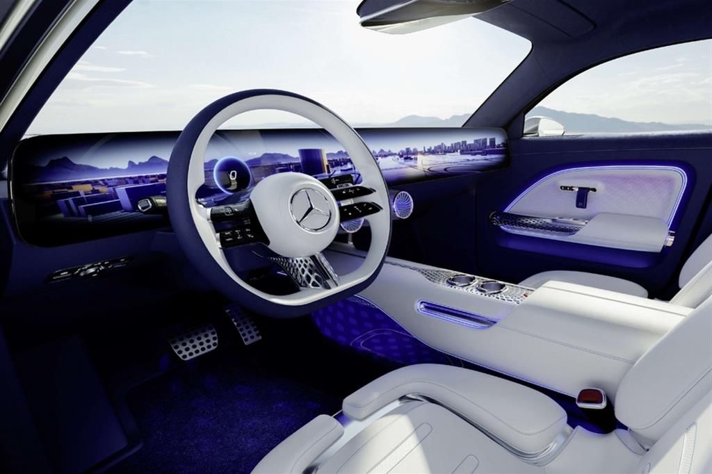 Mercedes Vision EQXX, il futuro elettrico che dura 1000 km