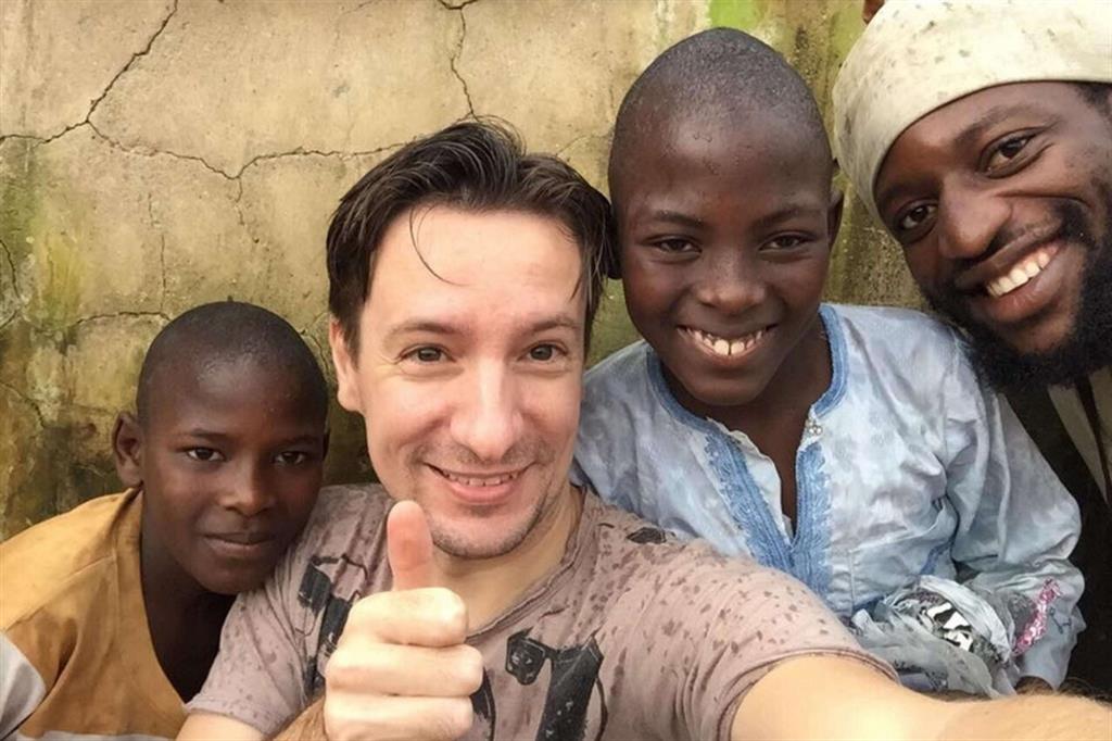 Un selfie dell'ambasciatore Luca Attanasio, ucciso in un agguato in Congo quasi un anno fa