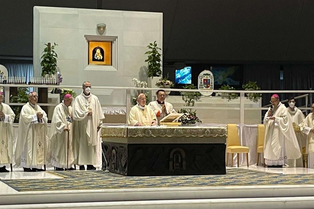 La celebrazione eucaristica al Santuario delle Lacrime di Siracusa presieduta da Bassetti