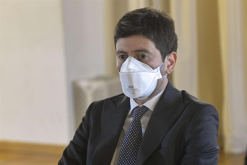 Il ministro della Salute, Roberto Speranza. Un decreto per prorograre l'uso della mascherina in diversi luoghi