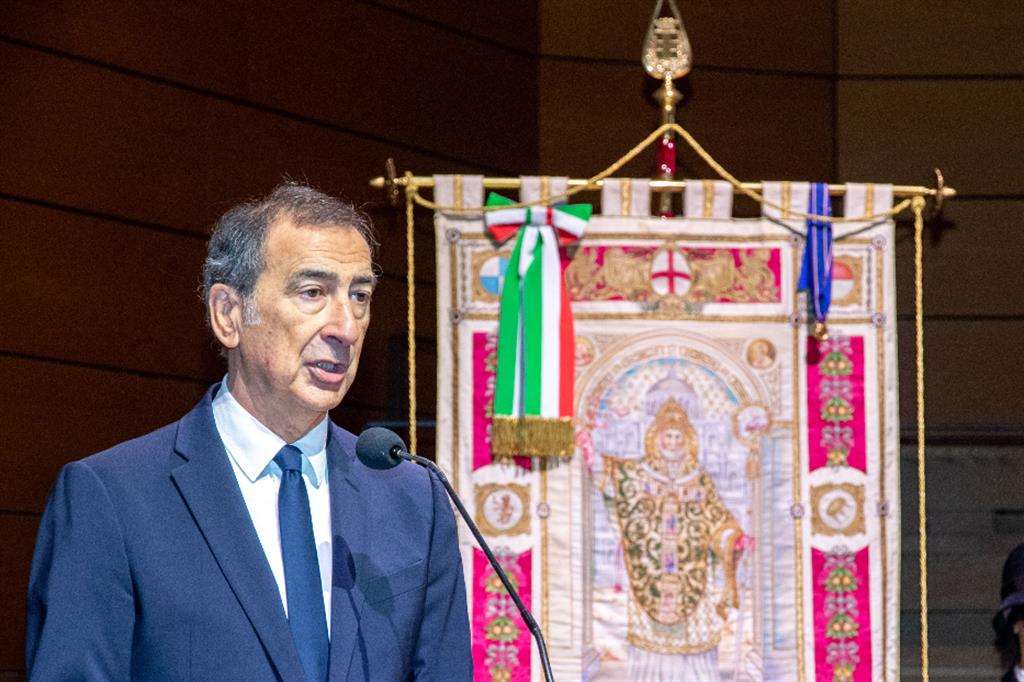 Il sindaco di Milano, Beppe Sala, durante la cerimonia di consegna degli Ambrogini d'oro