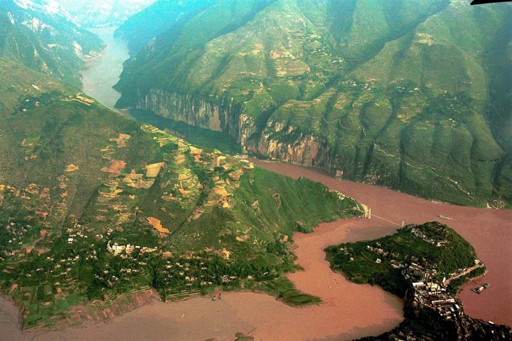 La diga delle Tre Gole, sul fiume Yangtze in Cina, ha portato a sommergere un'area di circa mille chilometri quadrati