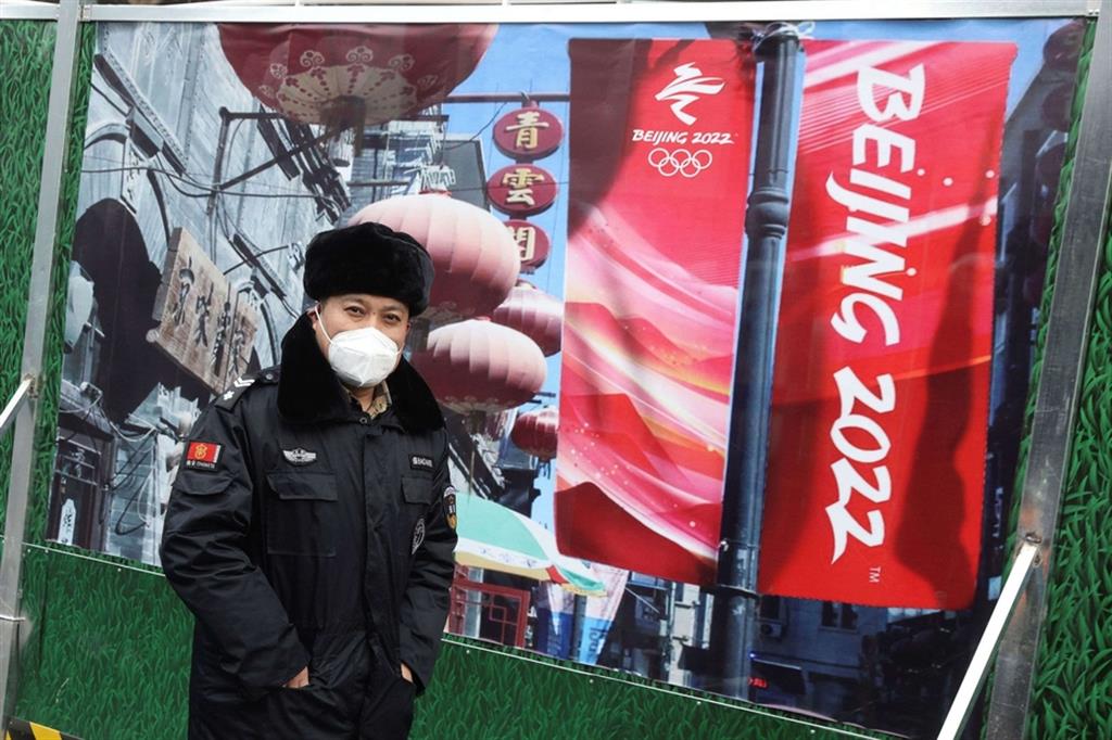 La polizia cinese a guardia degli impianti delle Olimpiadi invernali di Pechino 2022