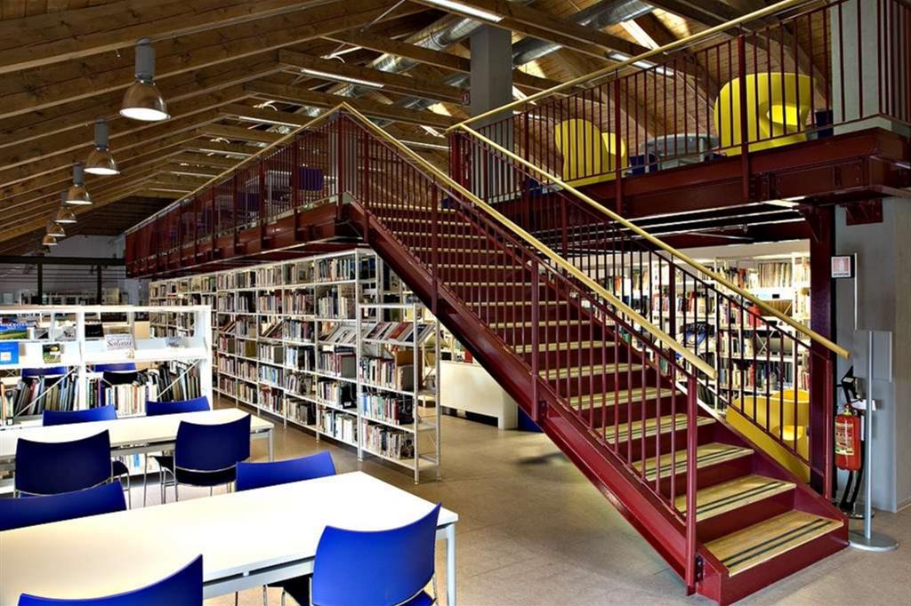 Una sala della Biblioteca civica Italo Calvino a Torino