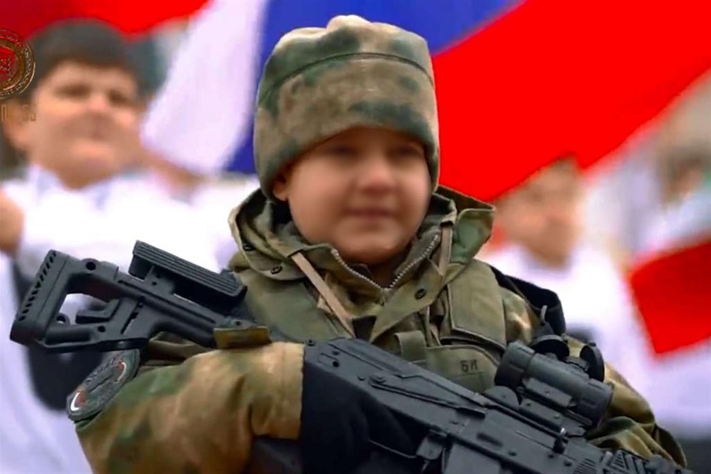 Un frame del video di propaganda del leader ceceno Kadyrov