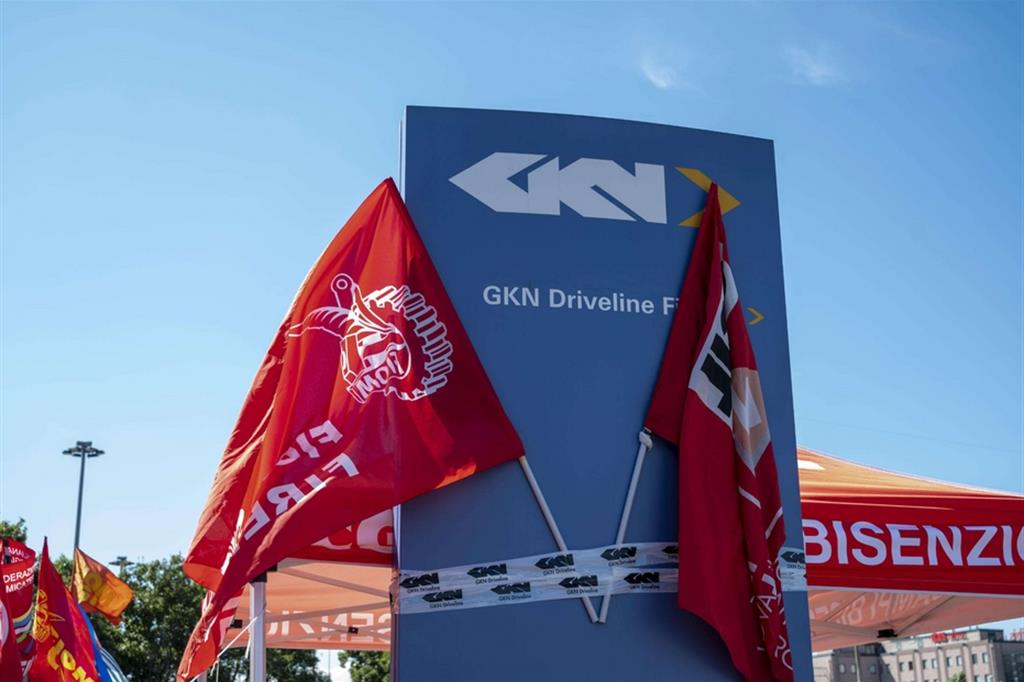 I lavoratori dell'ex Gkn approvano accordo del Mise su reindustrializzazione