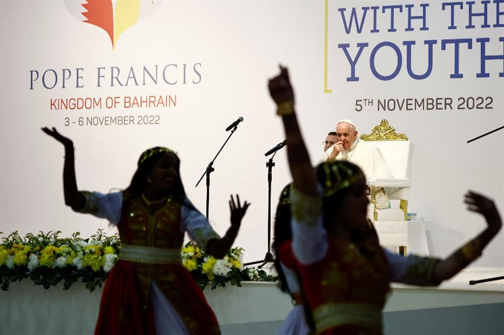 Papa Francesco incontra i giovani a Manama (Bahrein)