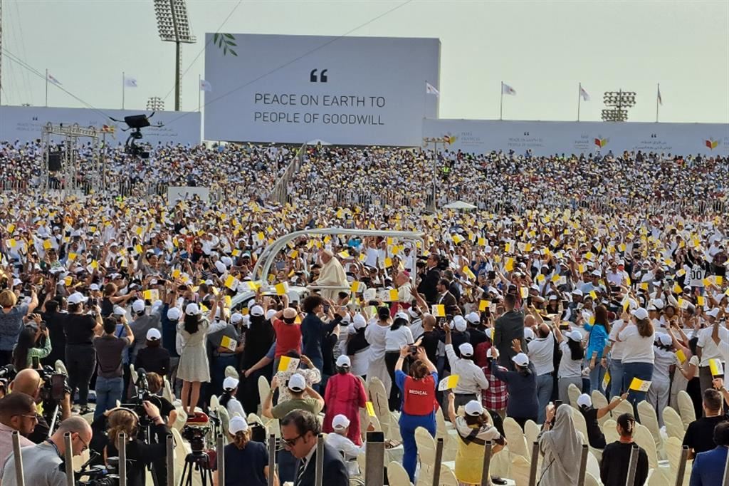 Alla Messa in Bahrein: "Amare i nemici, no a vendette, smilitarizzare i cuori"
