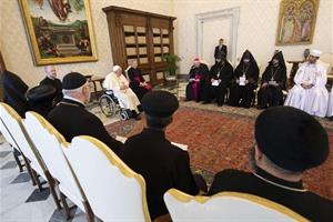 Papa Francesco ai giovani preti e monaci ortodossi: l'unità è necessaria