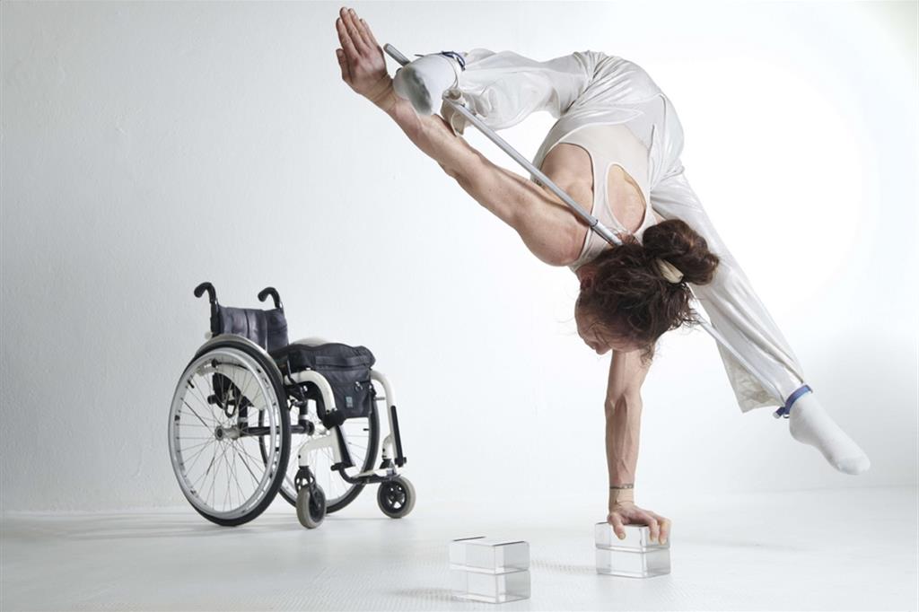 Un’immagine dell’atleta-acrobata svizzera Silke Pan