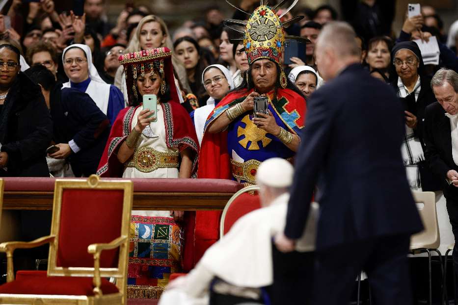 La celebrazione per la Vergine di Guadalupe: fedeli indossano abiti tradizionali