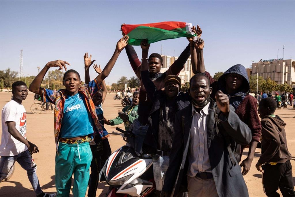 Scontri in Burkina Faso dove i militari hanno arrestato il presidente Roch Marc Christian Kaborè