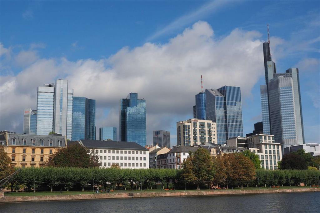 Una veduta di Francoforte, con le torri di Deutsche Bank