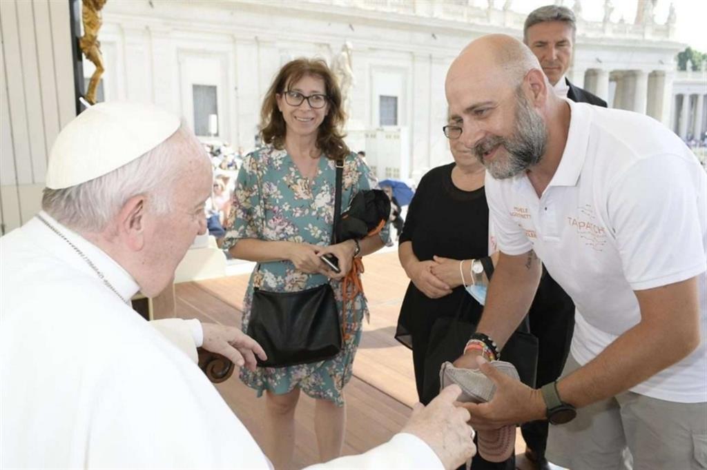 Michele Agostinetto dal Papa con la madre e la sorella
