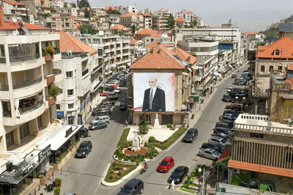 Gigantografia del leader Samir Geagea
