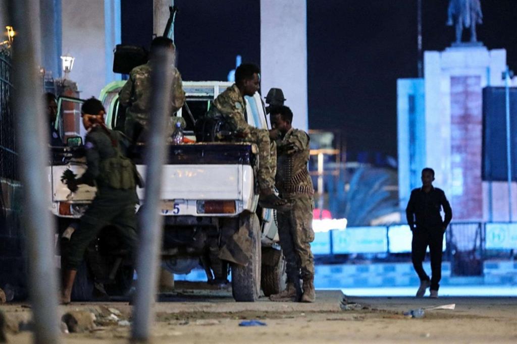 Attacco al-Shabab contro hotel a Mogadiscio: 8 morti