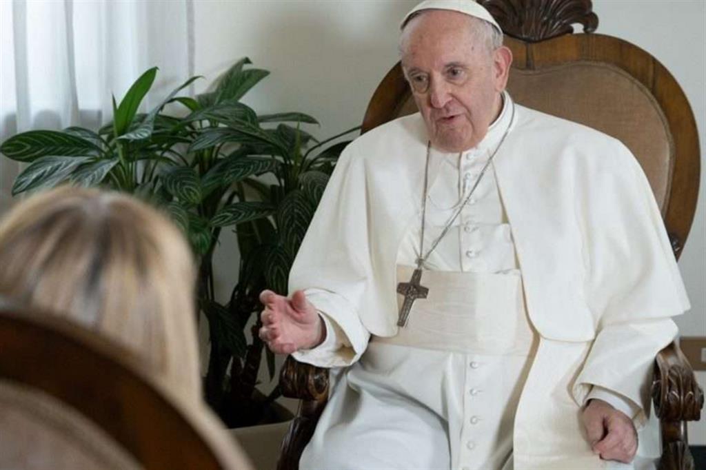 Il Papa con la giornalista argentina Bernanda Llorente