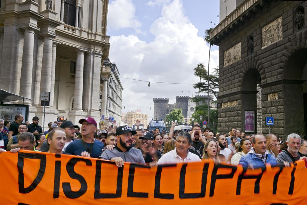 Corteo di protesta a Napoli cotnro carovita e precarietà del 27 settembre del 2022