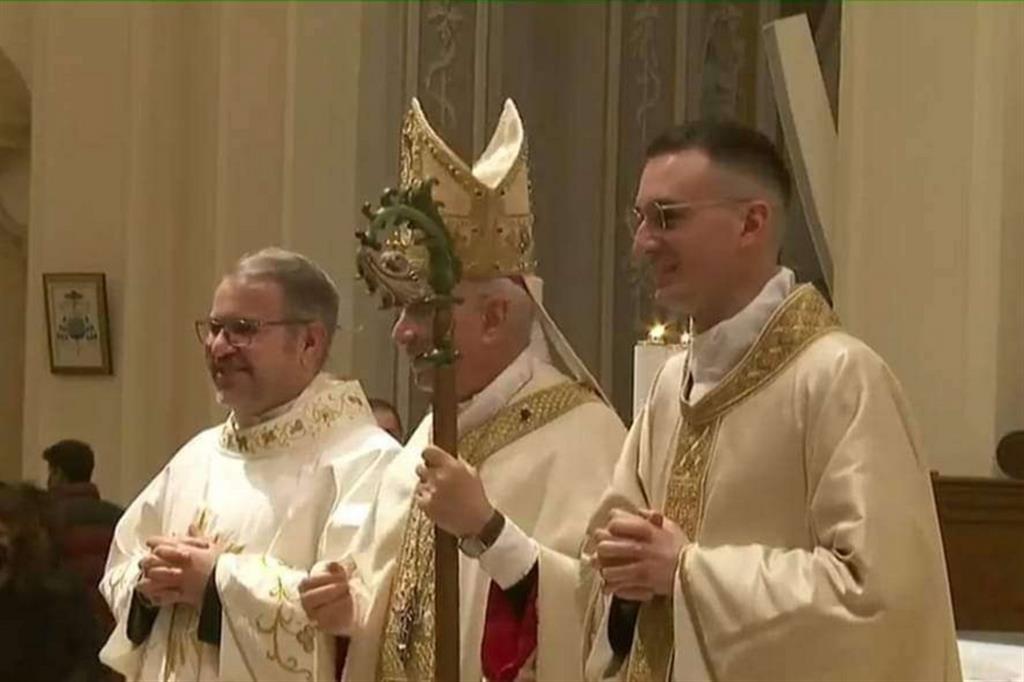 I due nuovi sacerdoti con monsignor Staglianò