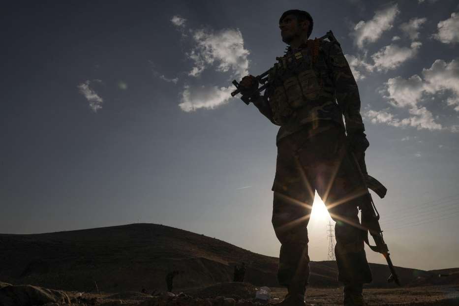 Un combattente delle milzie curde delle Ypg nel nord della Siria al confine con la Turchia