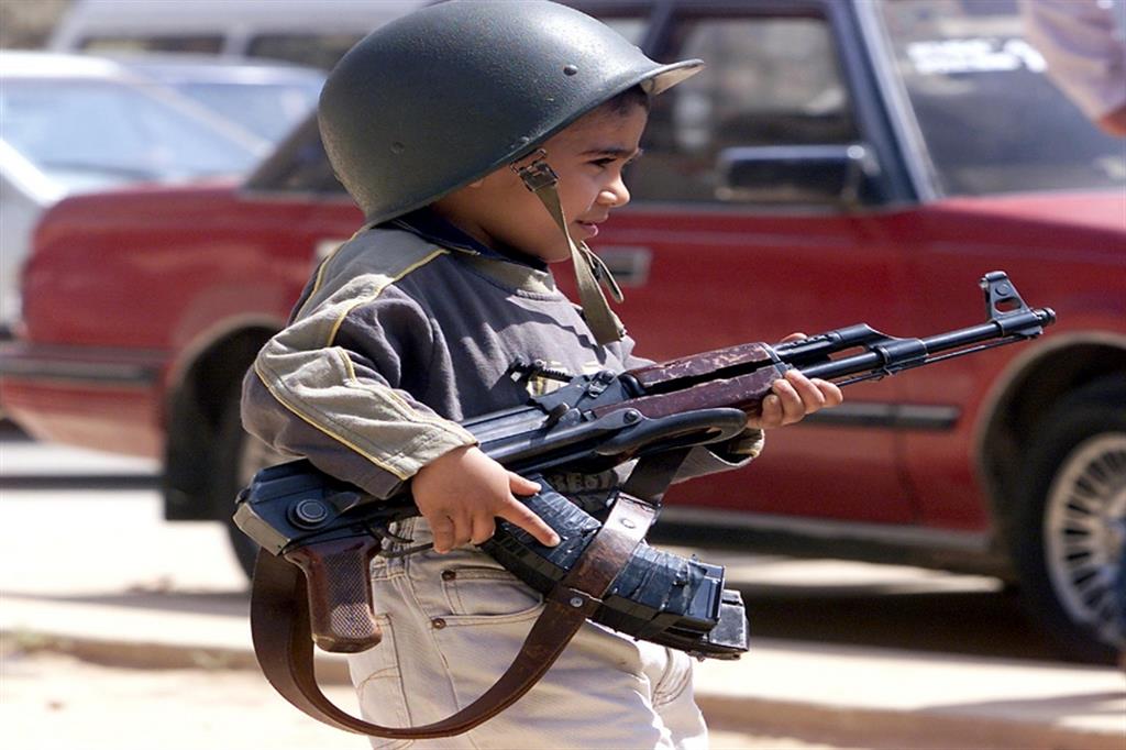 Il baby soldato disertore che ora lotta per l'infanzia senza armi