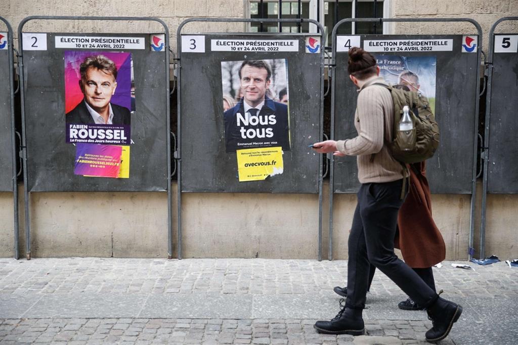 Manifesti elettorali in Francia: domenica prossima si vota per il primo turno delle presidenziali