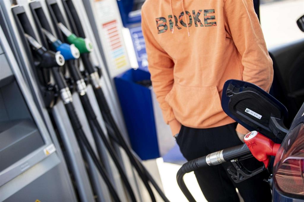 Inflazione a livelli record trainata dal caro-carburante