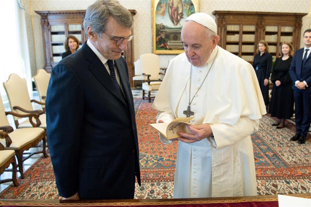 David Sassoli con papa Francesco in Vaticano, il 26 giugno 2021