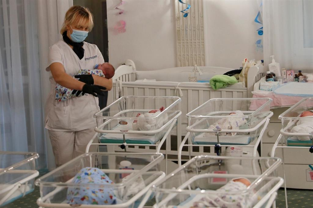 La nursery di un'azienda ucraina specializzata nella commercializzazione di madri surrogate