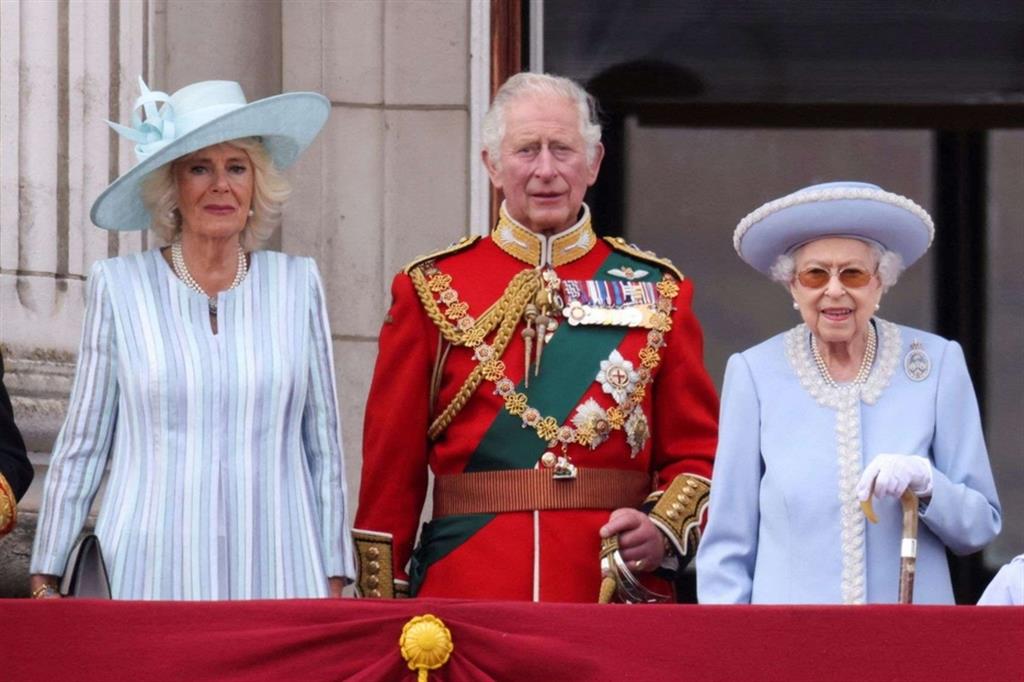 Carlo e Camilla con la regina