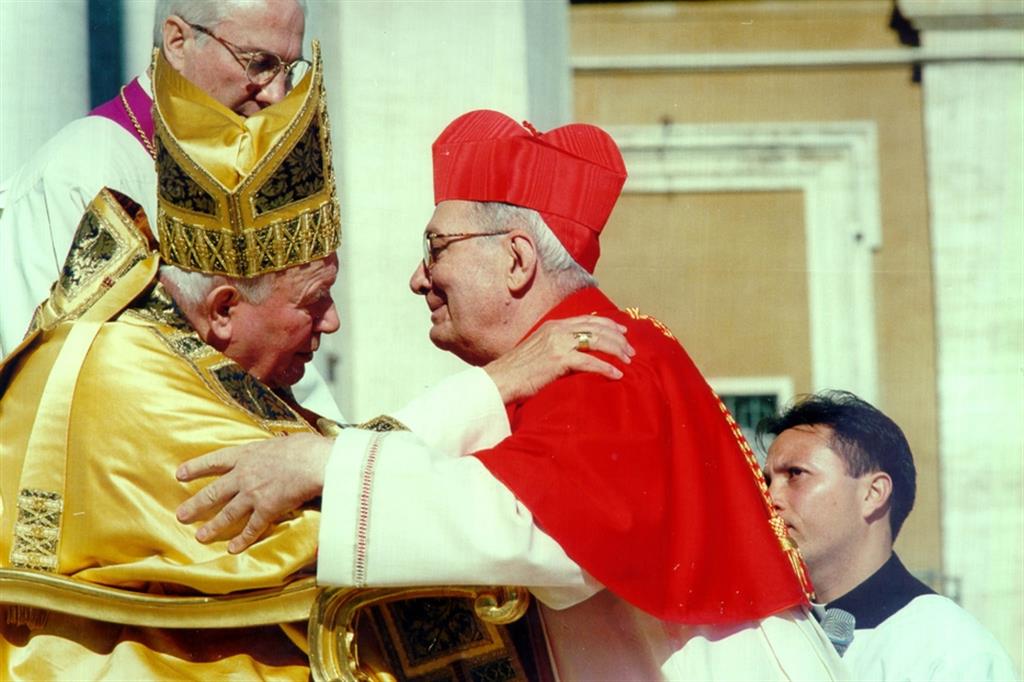Il momento del Concistoro del 2001 in cui venne creato cardinale Agostino Cacciavillan