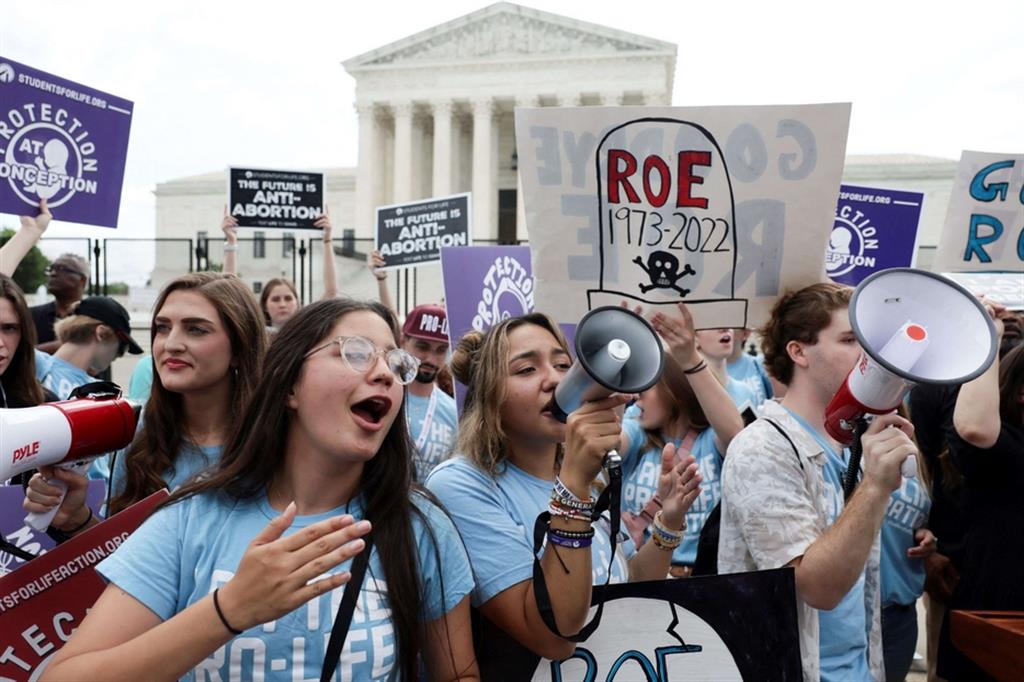 Una manifestazione pro-life davanti alla Corte Suprema Usa