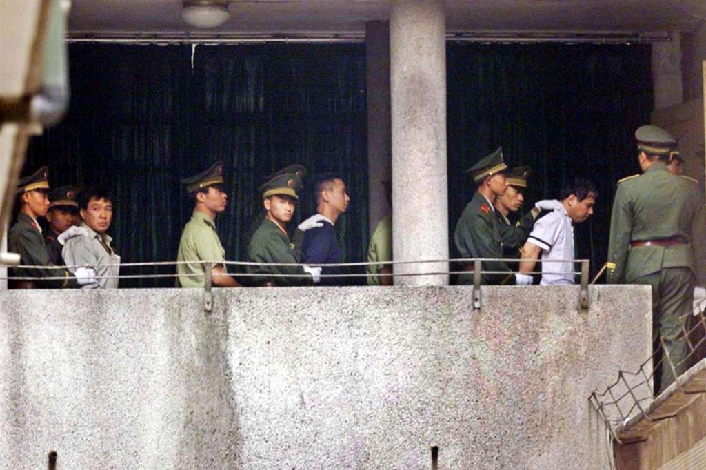 Detenuti cinesi verso il patibolo nel Guandong