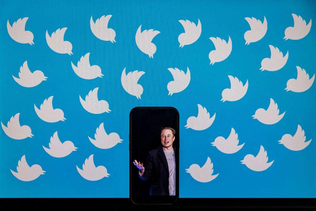 Twitter, il social nel caos. E Musk prova a riabilitare Trump