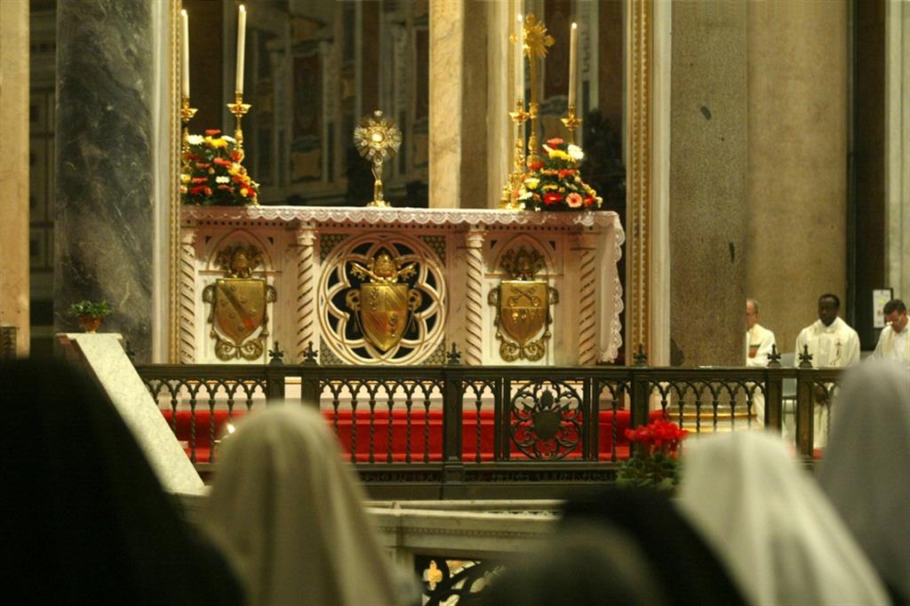 Adorazione eucaristica nella Basilica di San Giovanni in Laterano