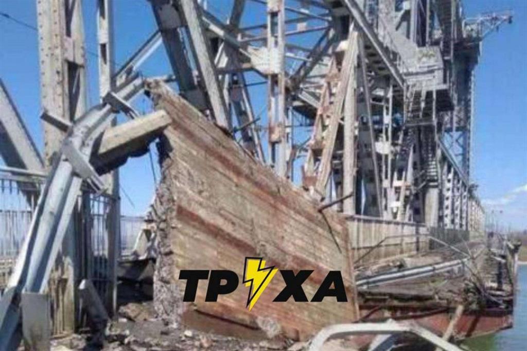 Le truppe russe hanno lanciato un attacco missilistico sulla regione di Odessa, danneggiando un ponte sull'estuario del Dnestr. Lo hanno riferito - secondo quanto riporta l'Ukrainska Pravda - le autorità della regione su Telegram non fornendo al momento indicazioni su eventuali vittime.