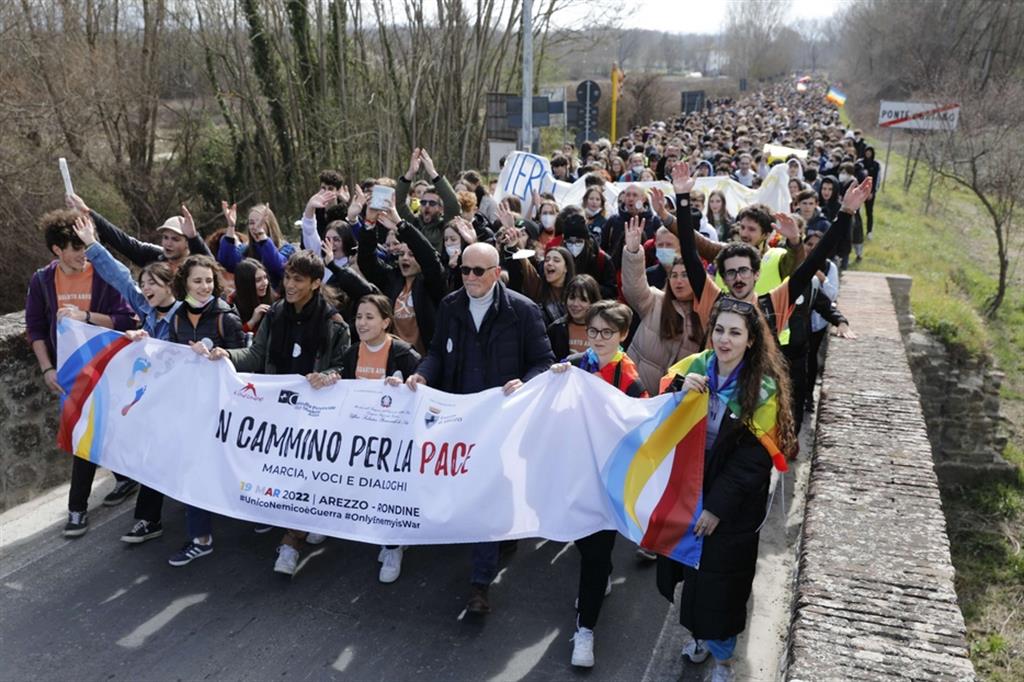 Ad Arezzo la marcia “Rondine, in cammino per la pace” con 4mila ragazzi