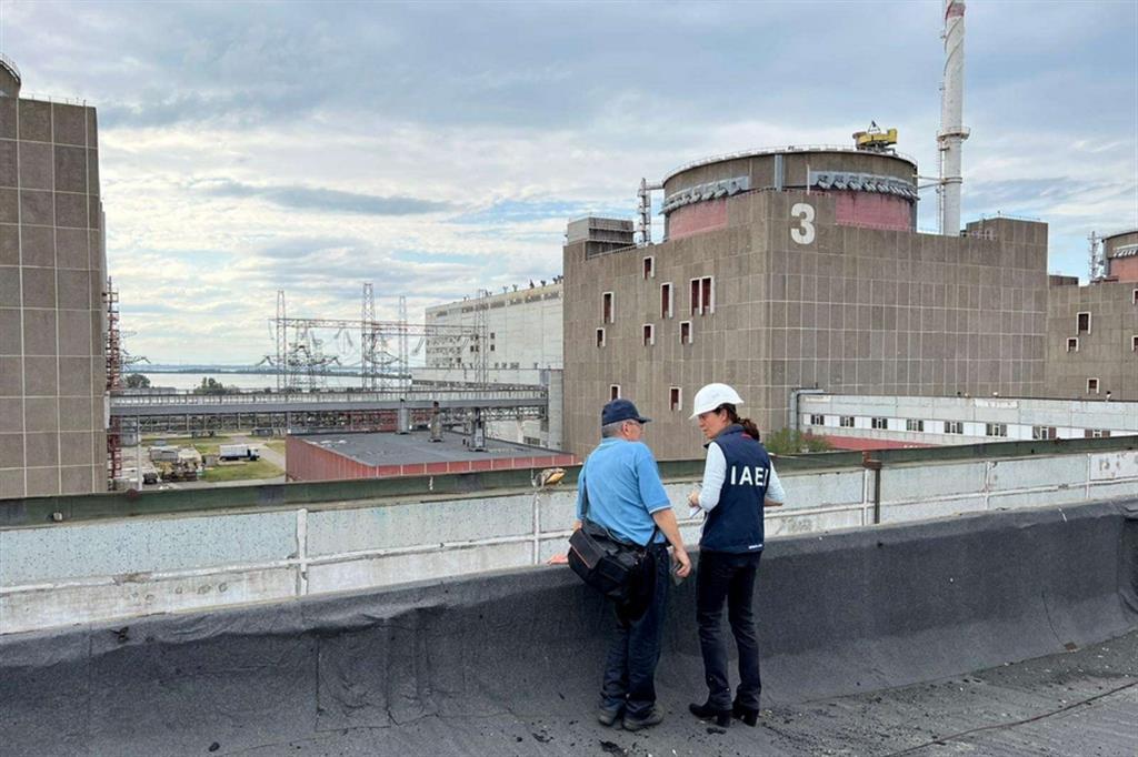 Un tecnico dell'Aiea nella centrale nucleare ucraina di Zaporizhzhia