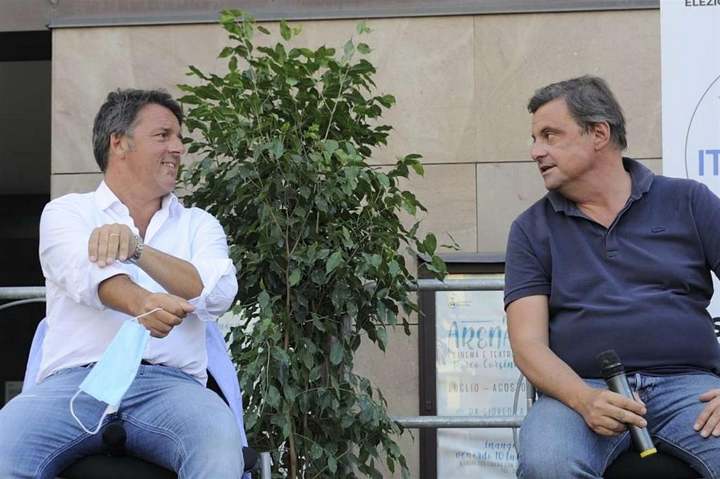 Matteo Renzi, a sinistra, e Carlo Calenda. Prove di alleanza